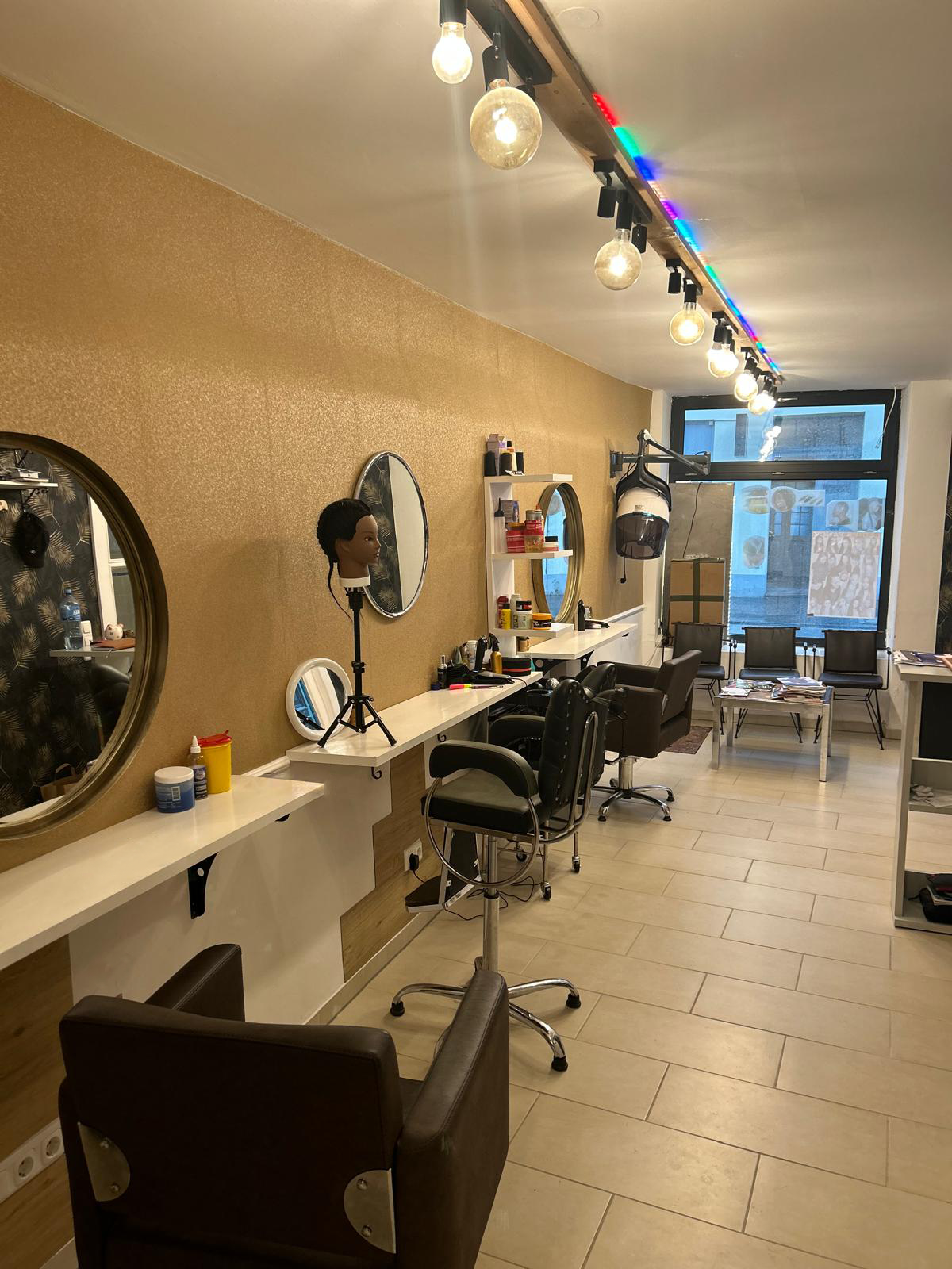 Afro Friseur, African Salon, African Shop, Braids, Haarverlängerung HOME